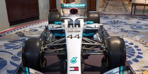 Foto zur News: Formel 1 2020: Mercedes präsentiert neues Design und stellt