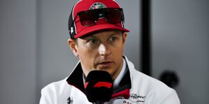 Foto zur News: Kimi Räikkönen liest Gute-Nacht-Geschichte für guten Zweck