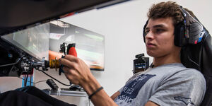 Foto zur News: Norris gewinnt virtuelles IndyCar-Debüt: Mit Dreher zum