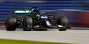 Foto zur News: Hamilton nur auf Platz sechs: Mercedes &quot;tappt ein bisschen