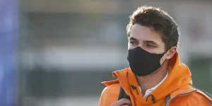 Foto zur News: Noch im Auto: Lando Norris entschuldigt sich für