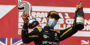 Foto zur News: Ricciardo: Sogar Hamilton macht mit beim &quot;Shoey&quot;!