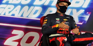 Foto zur News: Kurioser Zwischenfall: Verstappen verklemmt sich Hand im