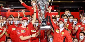 Foto zur News: Sonderpokal für Sebastian Vettel zum Ferrari-Abschied!