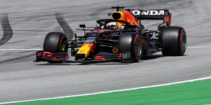 Foto zur News: Helmut Marko: Verstappen hat Poleposition in Kurve 4