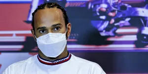 Foto zur News: Lewis Hamilton sieht Mercedes im WM-Kampf im Hintertreffen