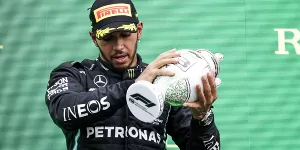 Foto zur News: Völlig platt: Lewis Hamilton leidet wahrscheinlich an Long