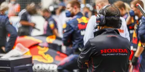 Foto zur News: Verstappen-Crashmotor könnte noch zu Trainingseinsätzen