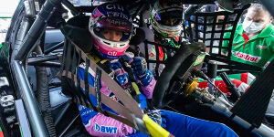 Foto zur News: Alonso und Perez: Supercars-Runden in Melbourne eine