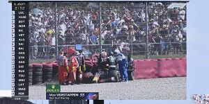 Foto zur News: Wie Max Verstappen heute über den Silverstone-Crash 2021