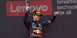 Foto zur News: Sergio Perez jubelt nach Comeback: Vom letzten Platz auf das