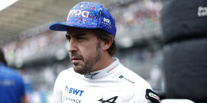 Foto zur News: Fernando Alonso mit Aston-Martin-Debüt beim Test in Abu