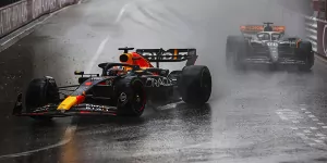 Foto zur News: Zweimal in Mauer: Verstappen gewinnt Regendrama vor