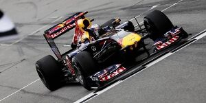Foto zur News: Mit seinem Red Bull von 2011: Sebastian Vettel fährt die