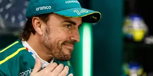 Foto zur News: Vertrag mit Aston Martin verlängert: Fernando Alonso bleibt