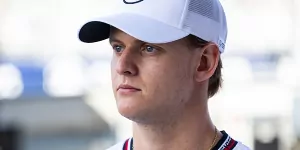 Foto zur News: Mick Schumacher bei AlphaTauri: Helmut Marko hat&#039;s