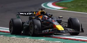 Foto zur News: Max Verstappen absolviert privaten Test im Red Bull RB18 in