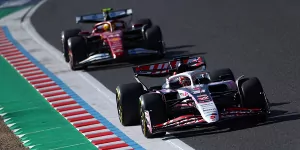 Foto zur News: Ocon versteht Hamilton: Ferrari-Autos funktionieren anders als Mercedes