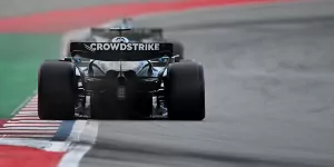 Foto zur News: Russell ärgert sich: Kimi hätte mir ruhig Windschatten geben können!