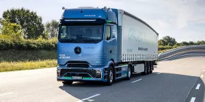 Foto zur News: Öko-Premiere: Mercedes reist mit Elektro-LKW nach Zandvoort an