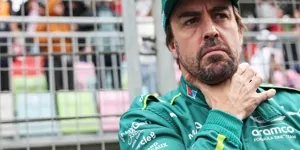 Foto zur News: Fernando Alonso genervt: Es geht immer dann turbulent zu, wenn ...