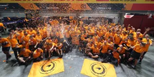 Foto zur News: "Einfach etwas Großartiges": McLaren feiert in Singapur die