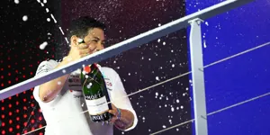 Foto zur News: Petronas-CEO entschuldigt sich nach Siegesfeier beim Singapur-Grand-Prix