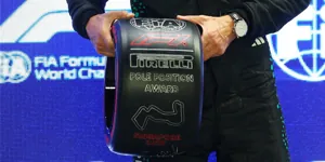Foto zur News: Kleiner Reifen, große Bedeutung: Die Geschichte der Pirelli-Trophäe in der F1