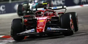 Foto zur News: Experte mit hartem Urteil: Auftritt von Lewis Hamilton "katastrophal"