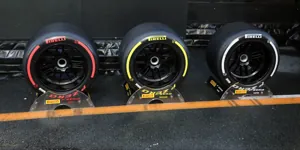 Foto zur News: Reifenlimit in Katar: Warum ein strategisches Debakel droht