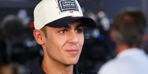 Foto zur News: Fahrer 2026 fix: Racing Bulls bestätigen Liam Lawson und Arvid Lindblad