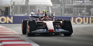 Foto zur News: Crash-Drama vor dem Qualifying: Lewis Hamilton zerlegt seinen Ferrari