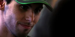 Foto zur News: Dann "schlagt mir ins Gesicht": Gabriel Bortoleto scherzt mit seinen Freunden