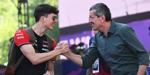 Foto zur News: "Offensichtlicher Kandidat": Steiner sieht Zukunft von Oliver Bearman bei Ferrari