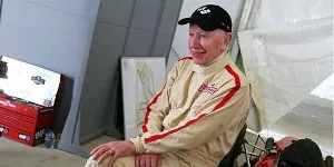 Foto zur News: Surtees: &quot;Hoffentlich gibt es 2011 mehr Überholmanöver&quot;