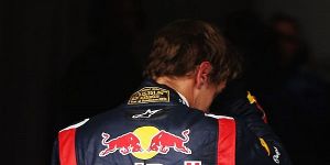 Foto zur News: Vorerst keine Strafe: Vettel bleibt auf Platz zwei