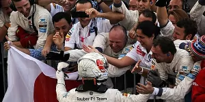 Foto zur News: Sauber und Suzuka feiern Kobayashi