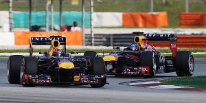 Foto zur News: Bullen außer Rand und Band: Webber zeigte Vettel