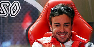 Foto zur News: Tweet, tweet: Alonso als geduldiger Antworter