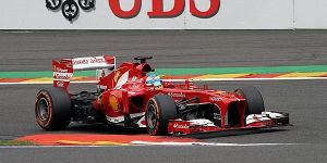 Foto zur News: Trotz Platz neun: Alonso plant großen Coup