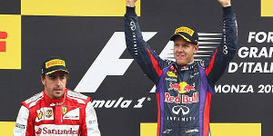 Foto zur News: Vettel: &quot;Stolz, die roten Jungs besiegt zu haben&quot;