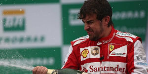 Foto zur News: Alonso: &quot;Schade, dass Felipe die Durchfahrtsstrafe hatte&quot;