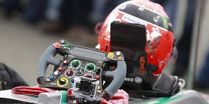 Foto zur News: Schumacher im Koma: Daumen drücken für &quot;Schumi&quot;