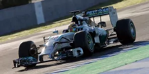 Foto zur News: Vettel von starker Mercedes-Performance "nicht überrascht"