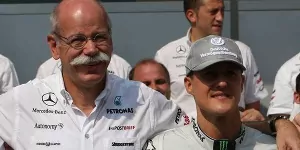 Foto zur News: Mercedes schwört Michael Schumacher die Treue