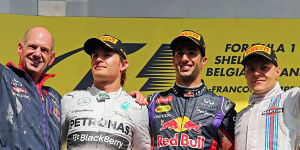 Foto zur News: Belgien: Ricciardo siegt nach Mercedes-Kollision