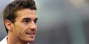 Foto zur News: Formel-1-Fahrer senden Sticker-Grußbotschaft an Bianchi