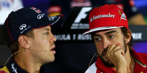 Foto zur News: Formel-1-Live-Ticker: Alonso #AND# Vettel in der FIA-PK