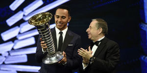 Foto zur News: Hamilton als Champion geehrt: &quot;Es war unglaublich hart&quot;