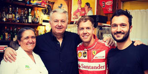 Foto zur News: Highlights des Tages: Vettel zu Gast im Ferrari-Restaurant